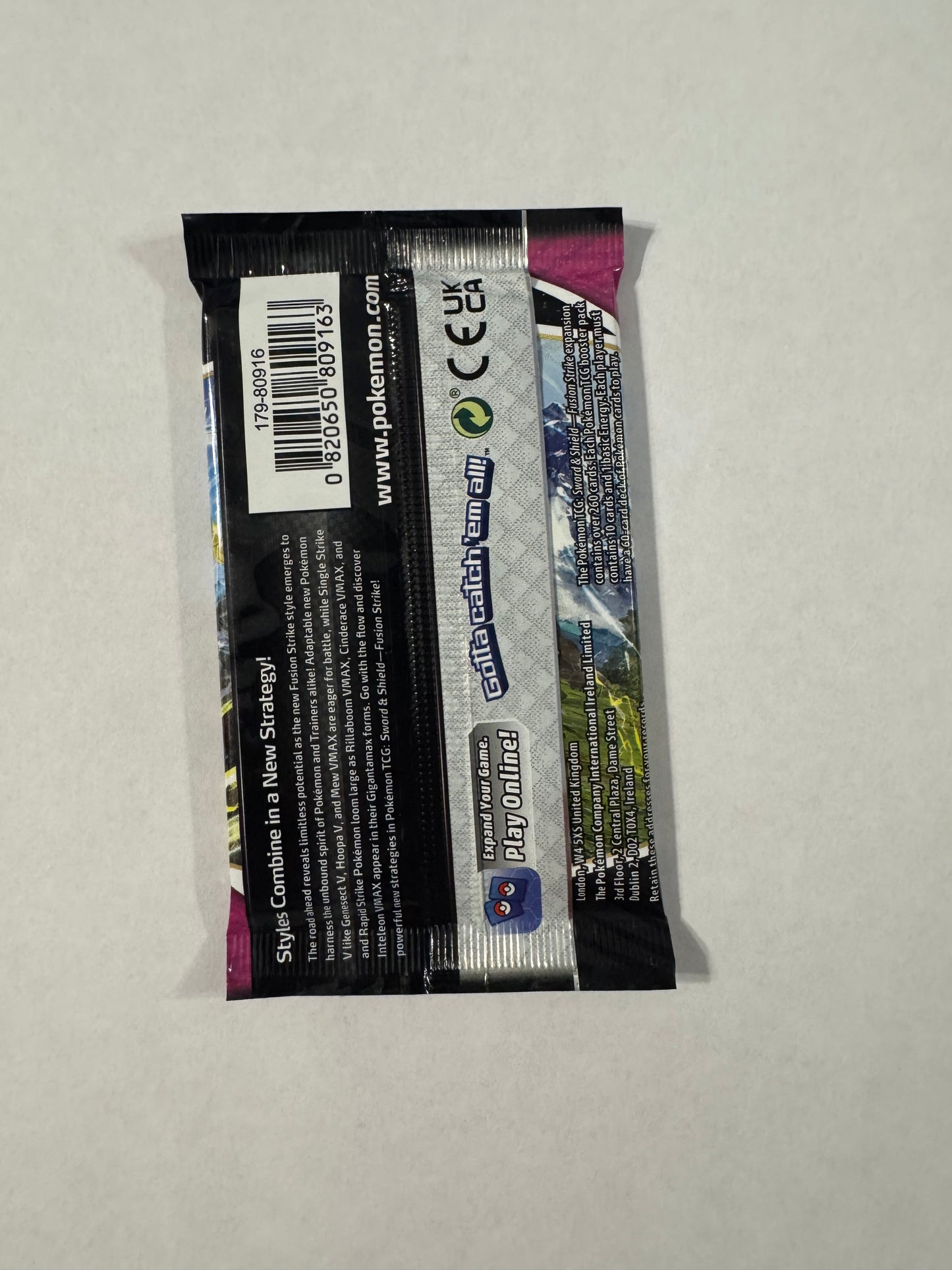 Fusion Strike Booster Pack - SWSH08: Fusion Strike